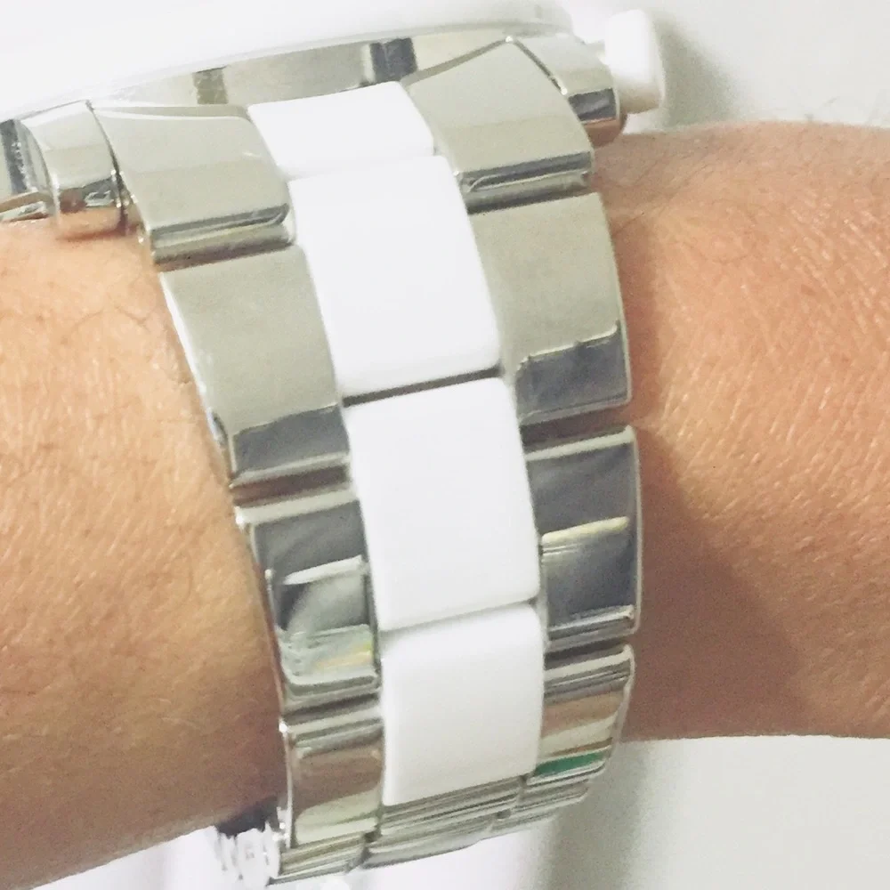 Gucci Silver and White Women's Watch - Picture 4 of 8
